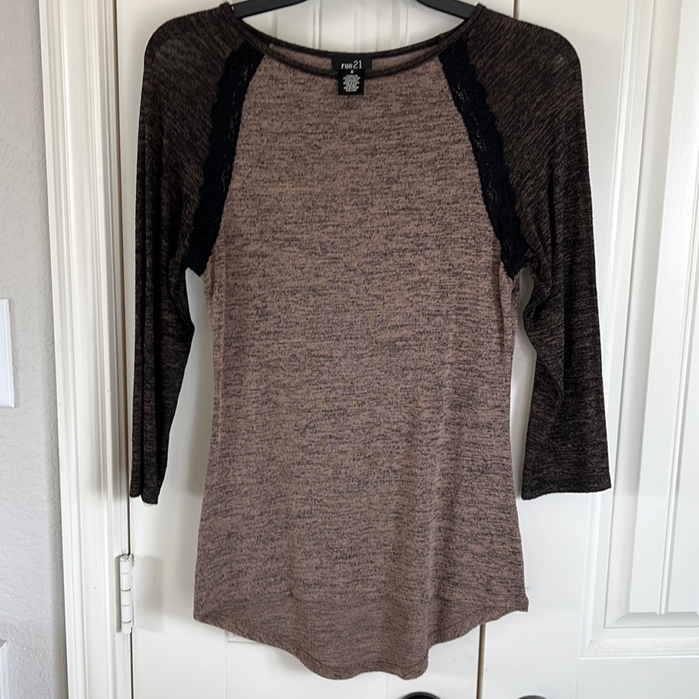 Sz Small raglan sleeve top